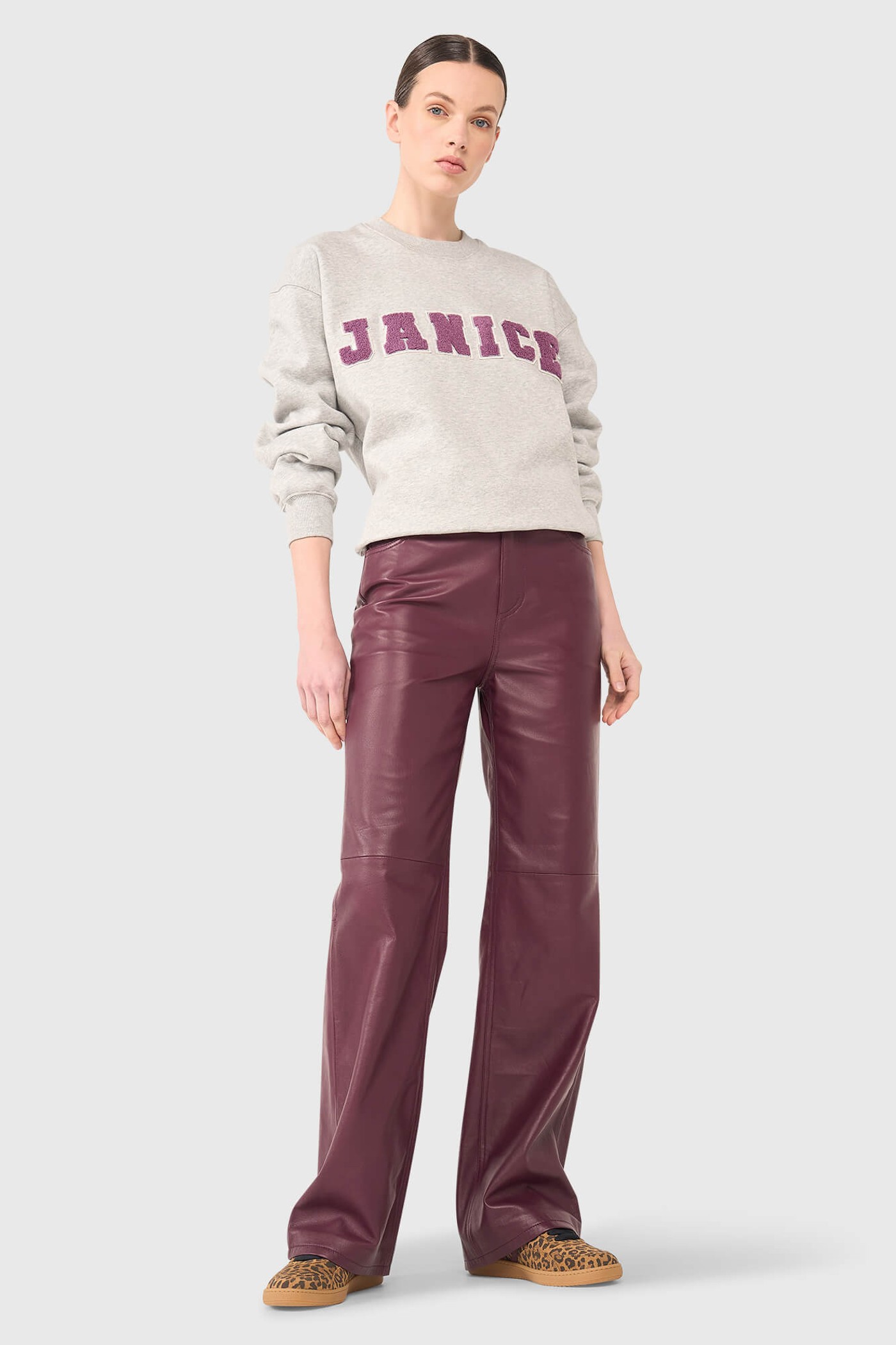 Andy Grijs Aubergine