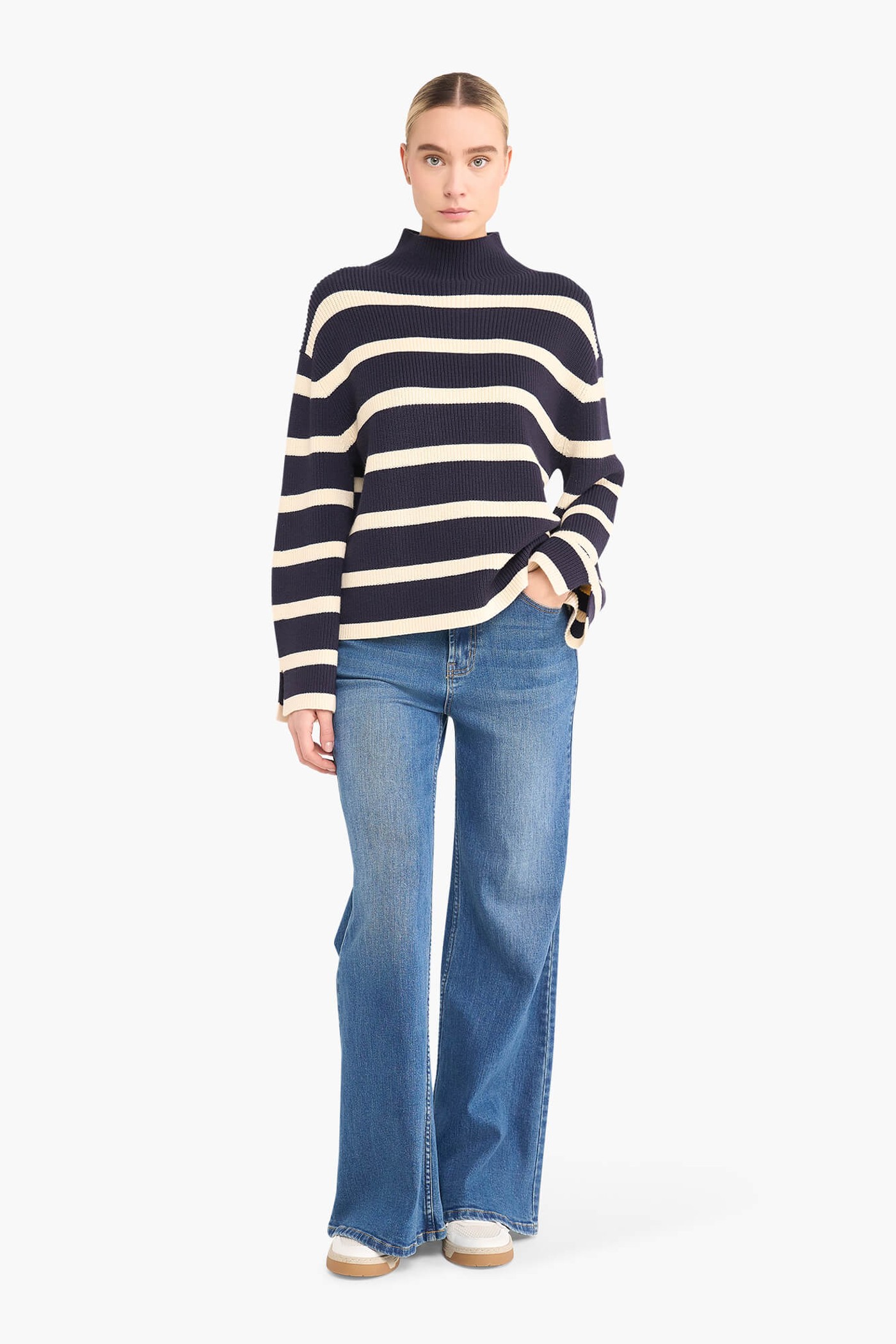 TRUI GRBREID STREEP WIJDE MOUW JERMAINE BLAUW ROOM WIT