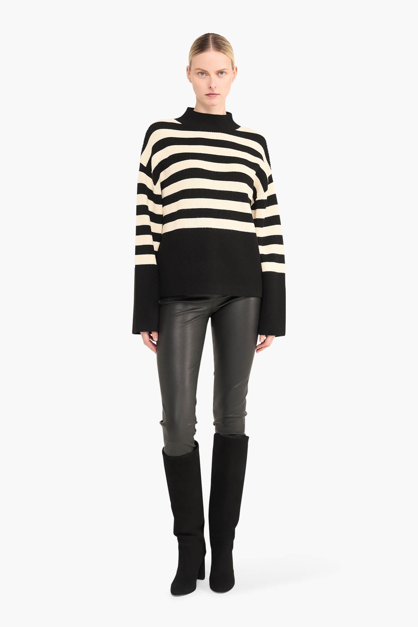 TRUI GEBREID STREEP WIJDE MOUW JERMAINE ZWART ROOM WIT