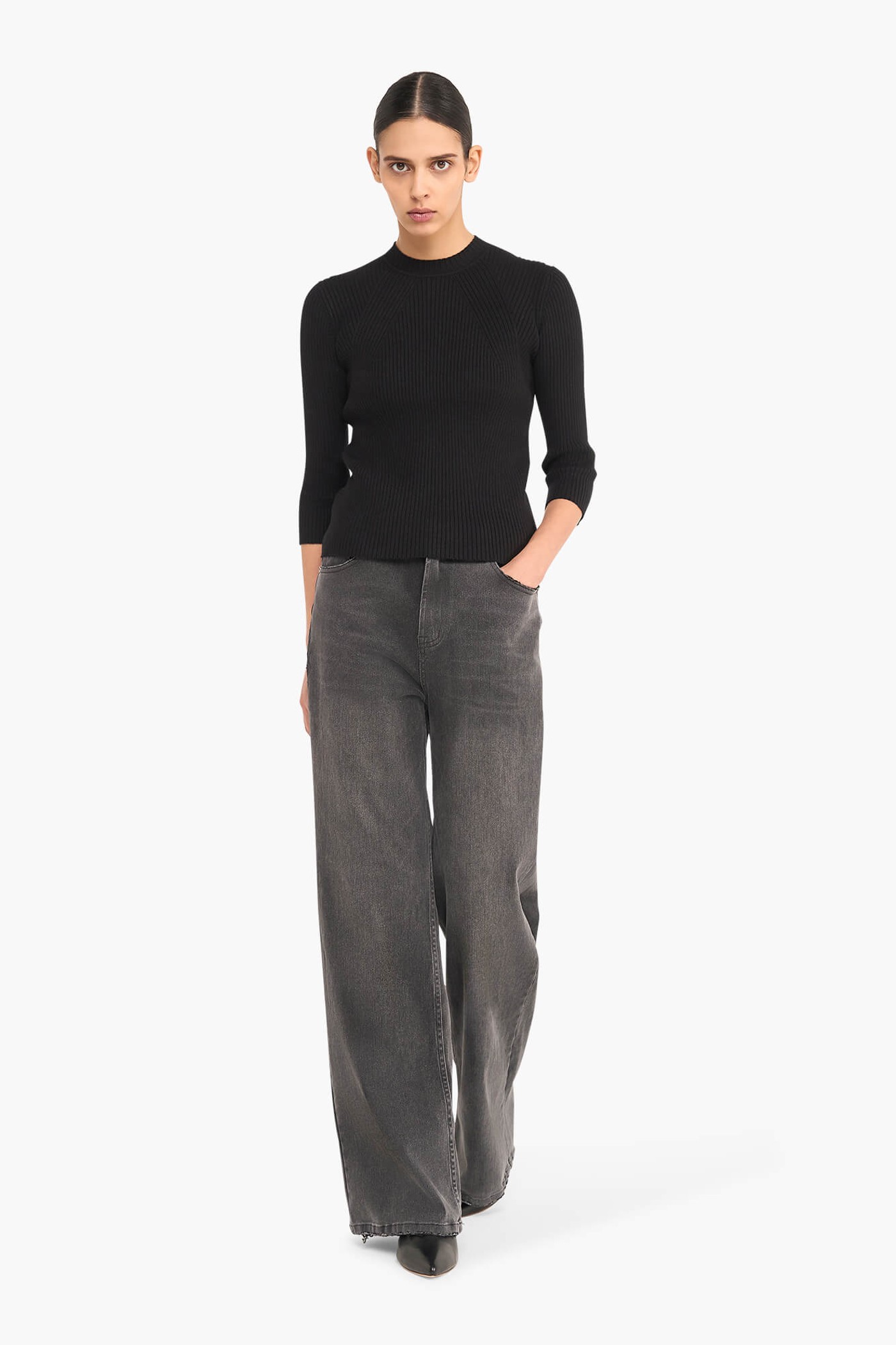 TOP GEBREID VISCOSE LOGO DRUKKER RUG ALEC ZWART