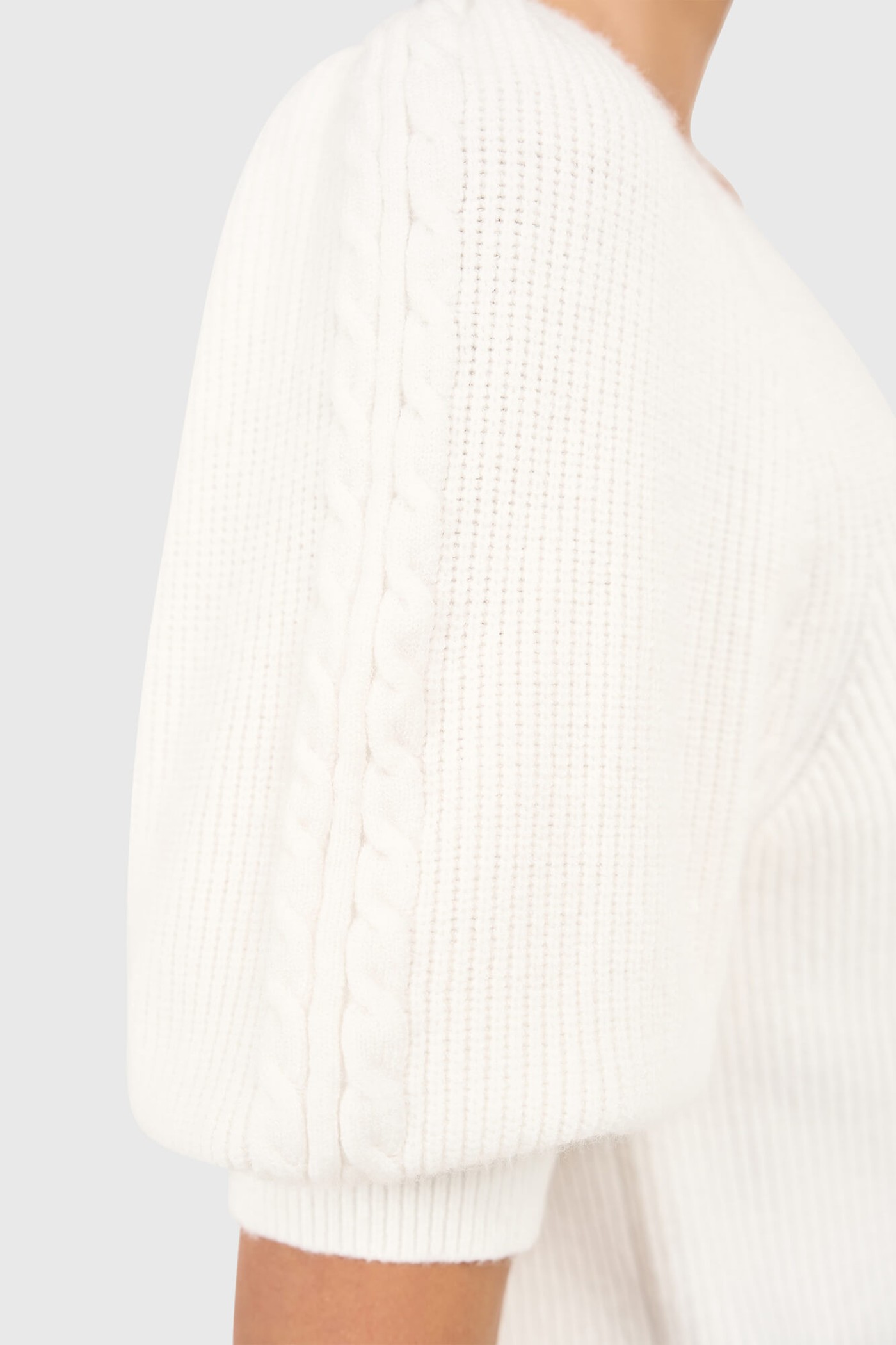 Vic Trui Off White